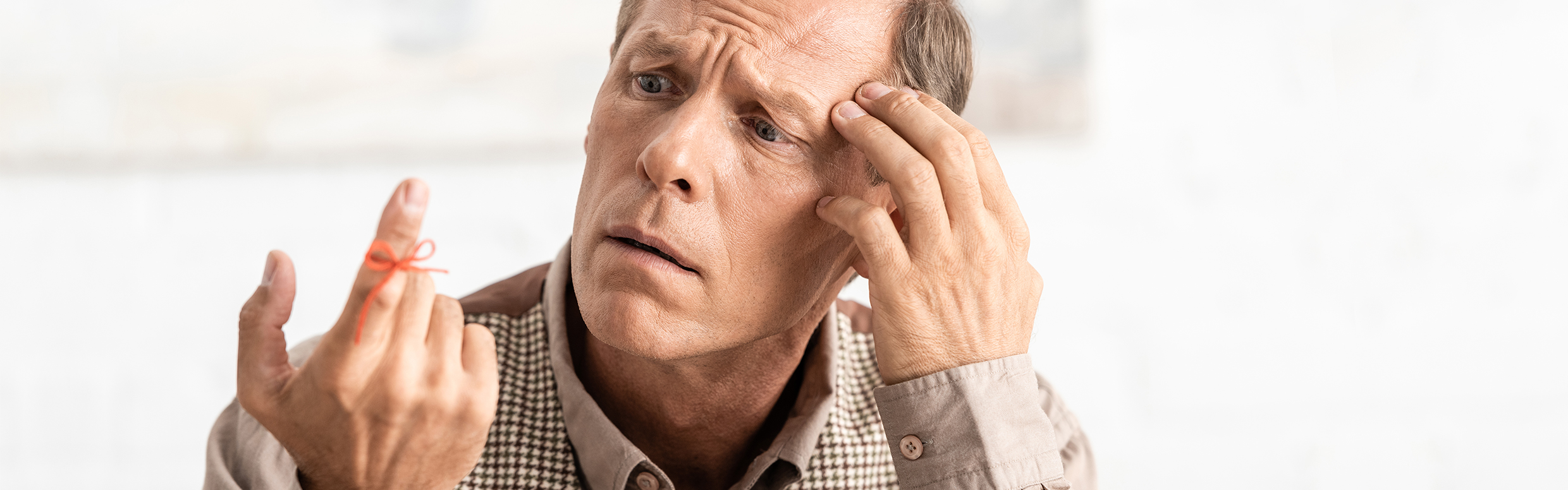 Man puzzled by reminder bow around finger